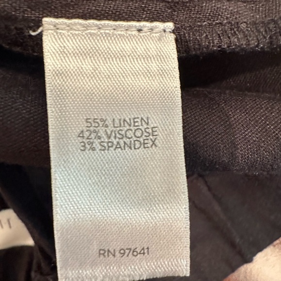 J. Jill navy linen, straight pants, detail at hem.  Side zip, elastic back. - Picture 10 of 15